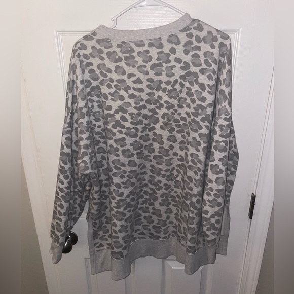 Gray cheetah print aerie pullover size XL - Picture 2 of 3
